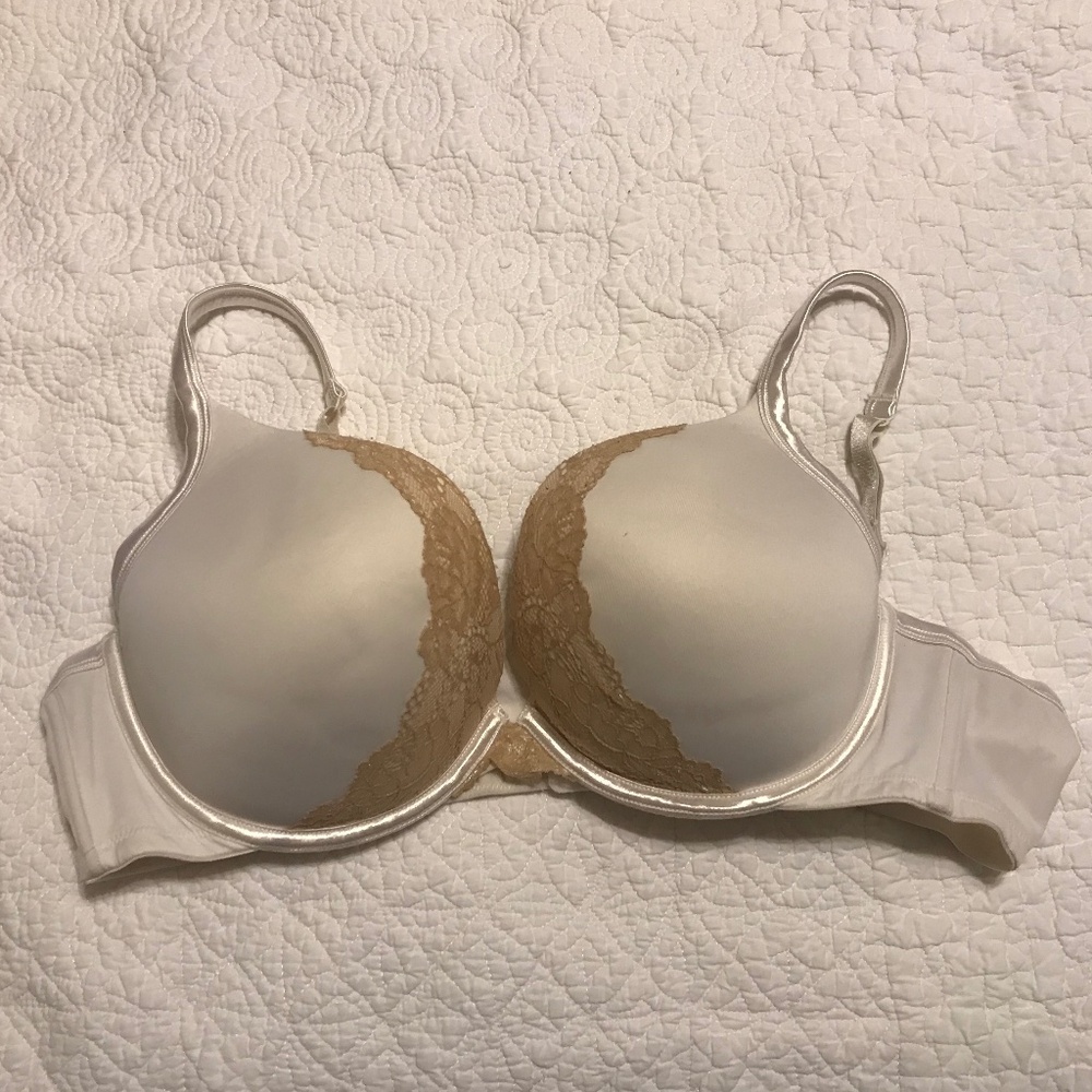 Cacique boost plunge cream-colored bra, edged with beige floral lace (44B)